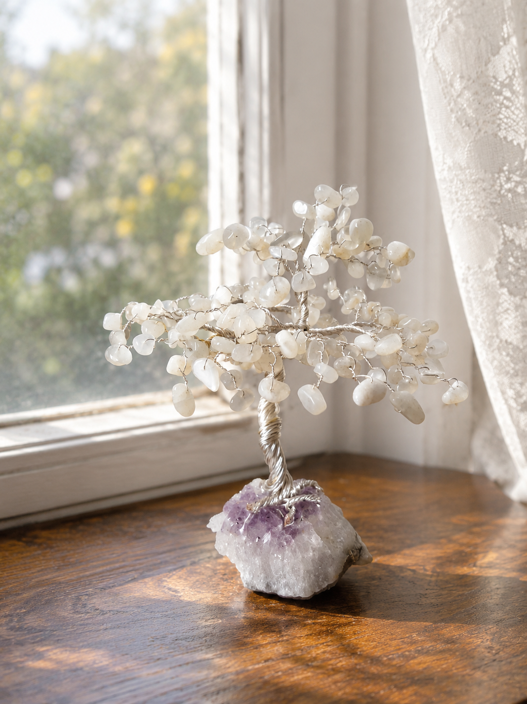 Mondstein Glücksbäumchen – Edelsteinbaum auf Amethyst | Deutsche Handarbeit