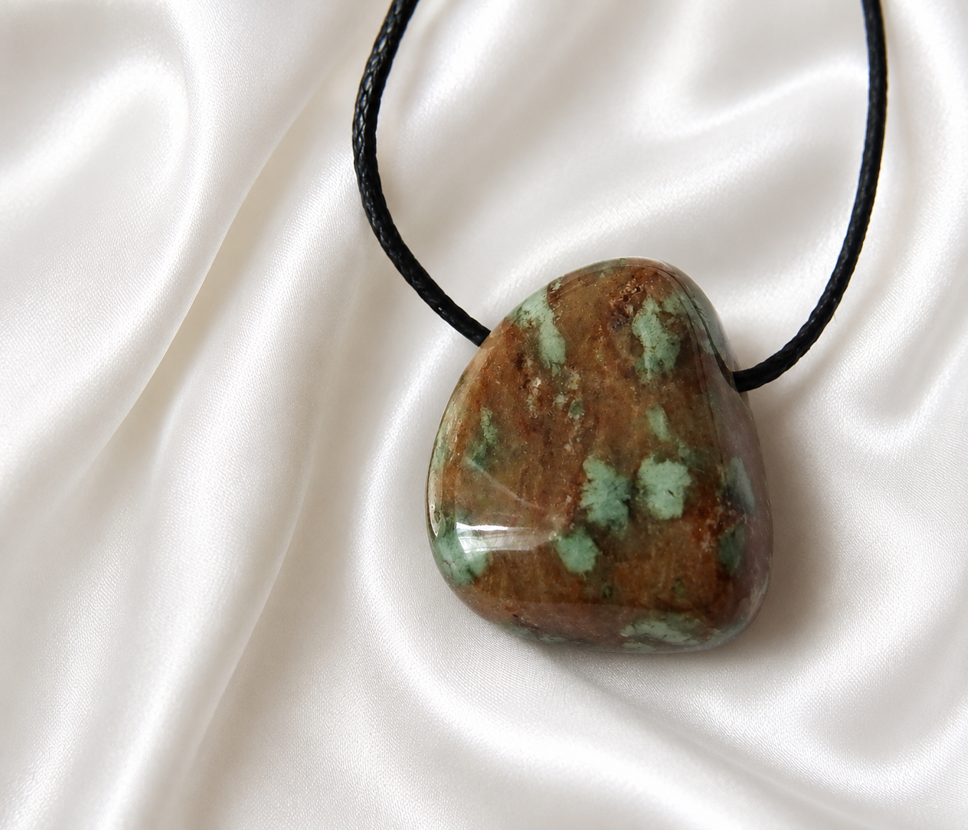 Nunderit Anhänger – Lochstein aus Australien, Braun-Grün, 28×20 mm