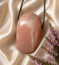 Mondstein Anhänger – Rosa Orange Silber Schimmer | Lochstein 35x20 mm | Unikat
