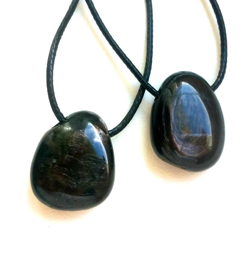 Hypersthen Anhänger – Geheimnisvoller Schimmerstein | 45 cm Kette | 2,7×2,1×0,8 cm