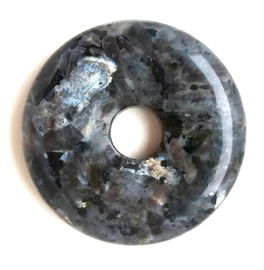 Larvikit Donut Anhänger – Norwegischer Plutonit, 40 mm