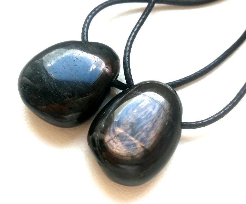 Hypersthen Anhänger – Geheimnisvoller Schimmerstein | 45 cm Kette | 2,7×2,1×0,8 cm