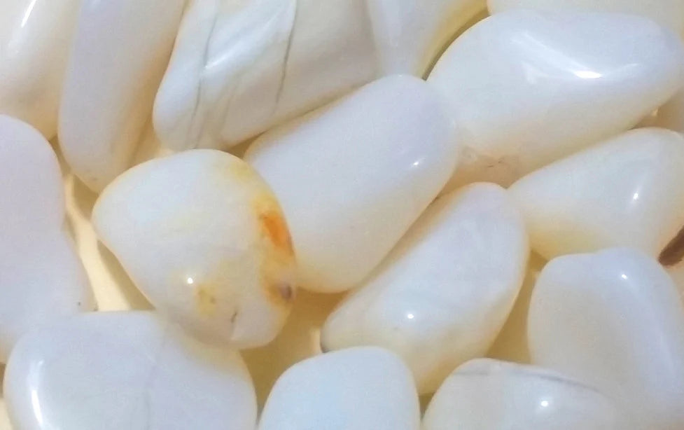 Milchopal Trommelstein – Echter Opal aus Brasilien | 2,5–3 cm, Rarität