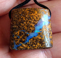 Boulderopal Anhänger – Quilpie, Australien | Poliert mit Nylonband