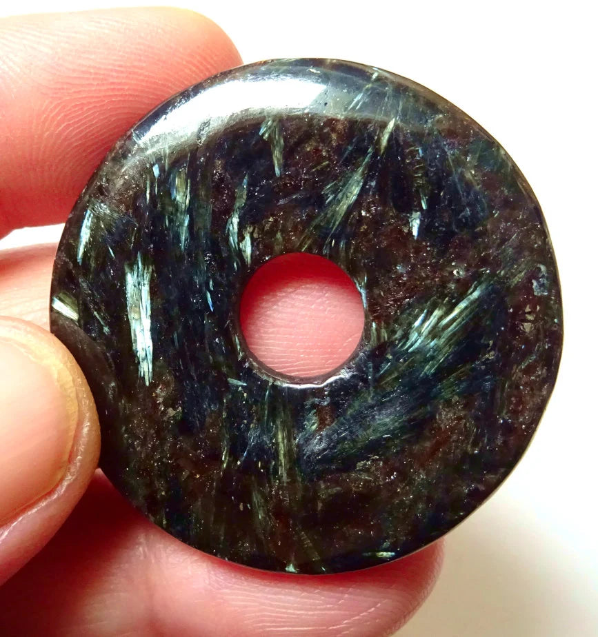 Anthophyllit Donut Anhänger – Norwegischer Edelstein, 40 mm