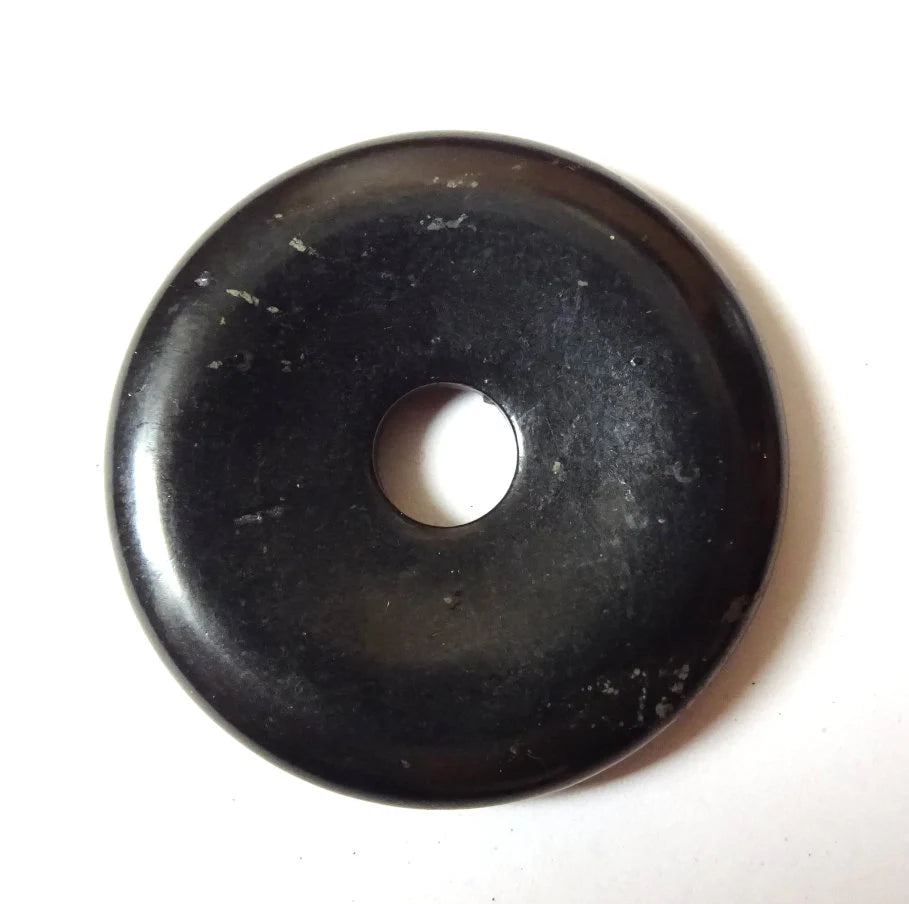 Schungit Donut-Anhänger – Pi-Scheibe, 4 cm, aus Ostfinnland