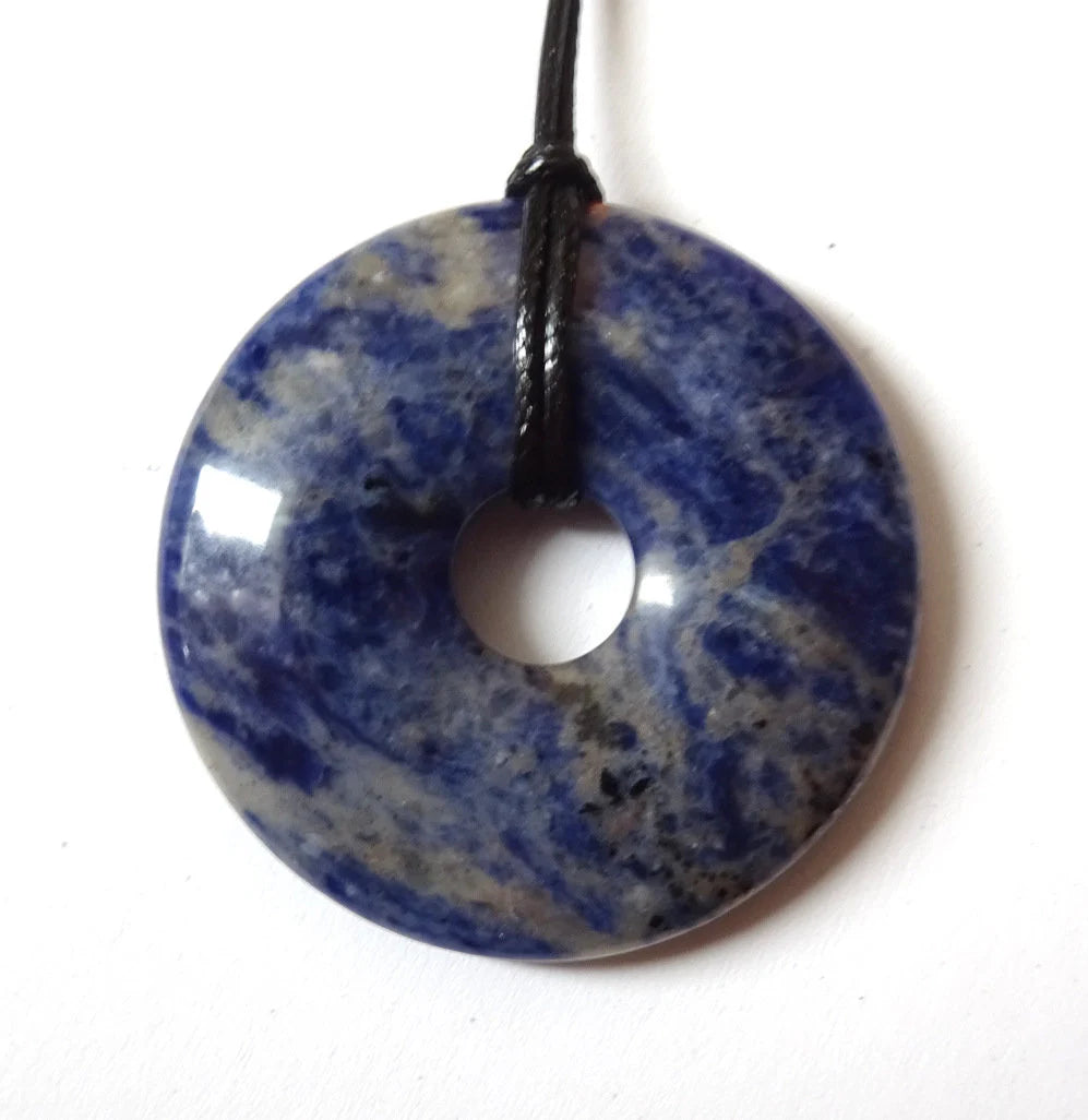 Sodalith Donut-Anhänger – Pi-Scheibe, 4 cm, mit Band