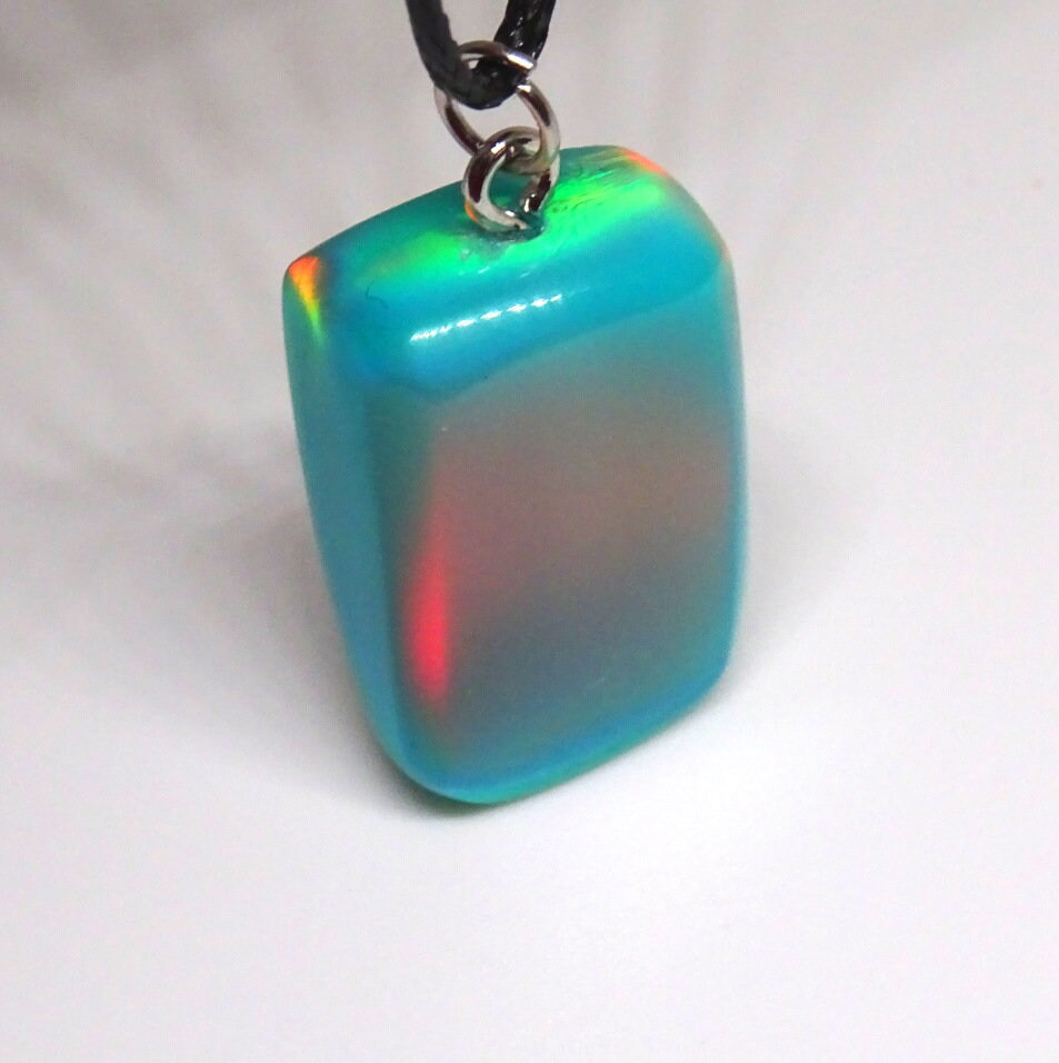 Aurora Opal Anhänger „Tropical Island“ – Nebula-Muster, Farbwandler