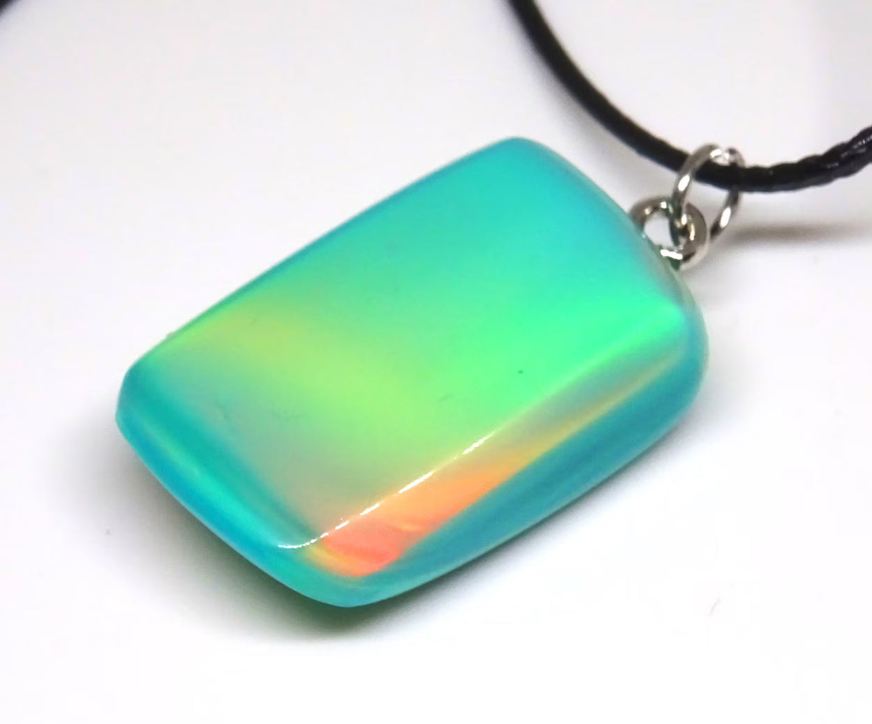 Aurora Opal Anhänger „Tropical Island“ – Nebula-Muster, Farbwandler