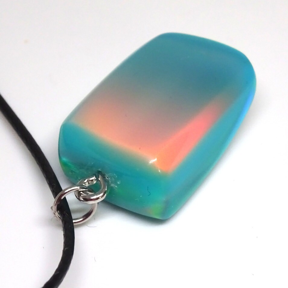 Aurora Opal Anhänger „Tropical Island“ – Nebula-Muster, Farbwandler