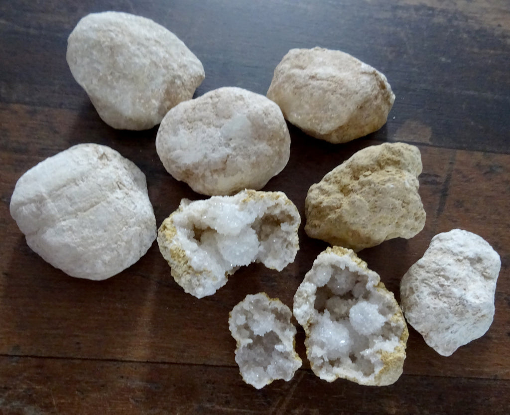 Bergkristall Geode zum Aufknacken – Überraschungsstein Größe M