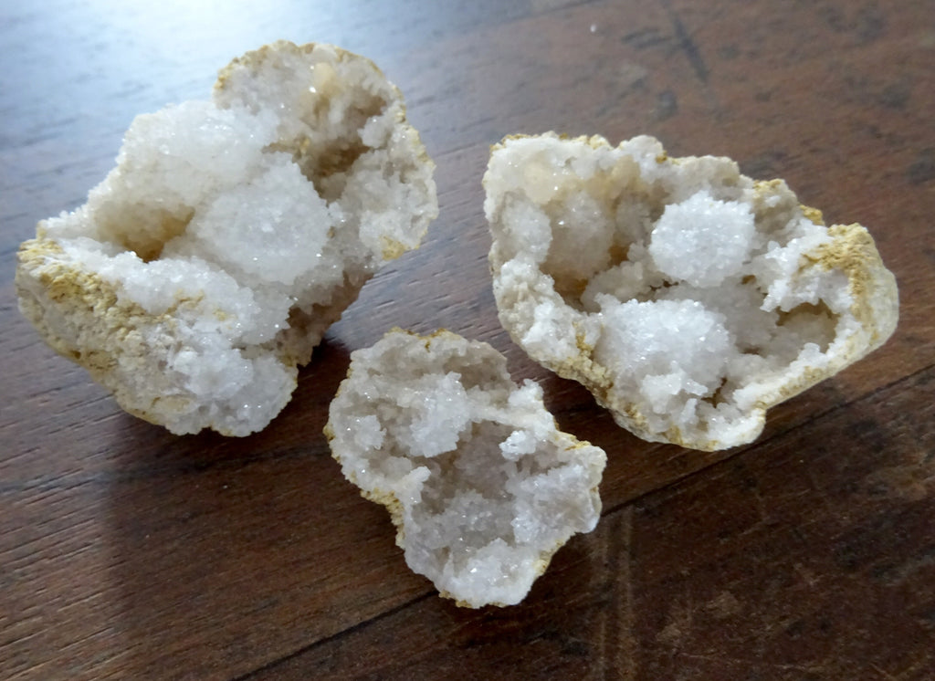 Bergkristall Geode zum Aufknacken – Überraschungsstein Größe M
