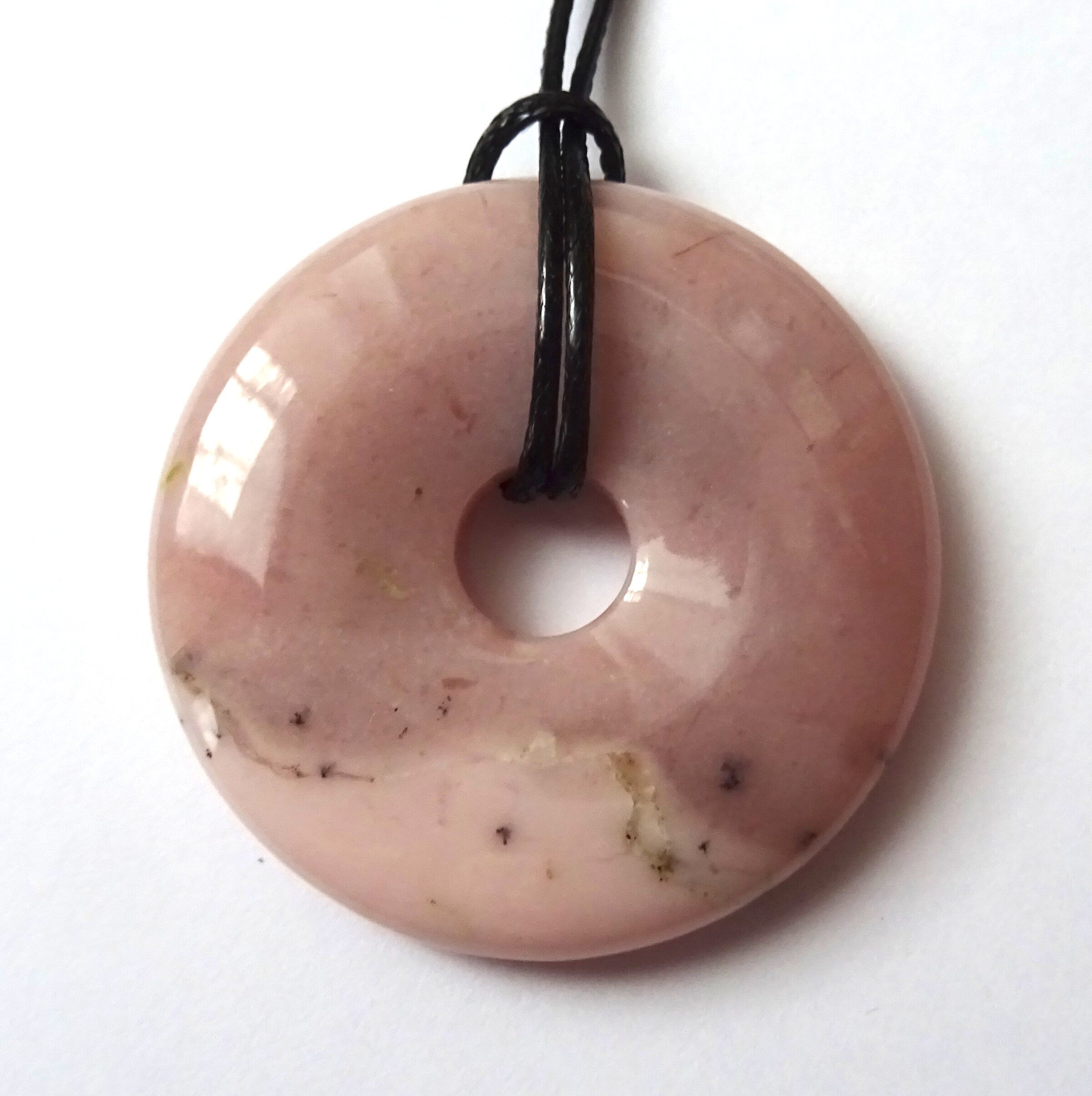 Andenopal Donut Anhänger aus Peru – Rosa Pischeibe, 40 mm