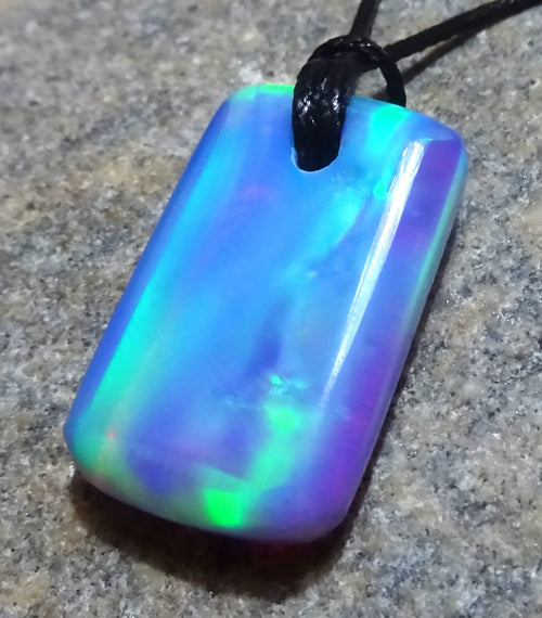 Aurora Opal Anhänger – synthetisch, Farbwechsel blau-grün-violett, 30 × 17 mm