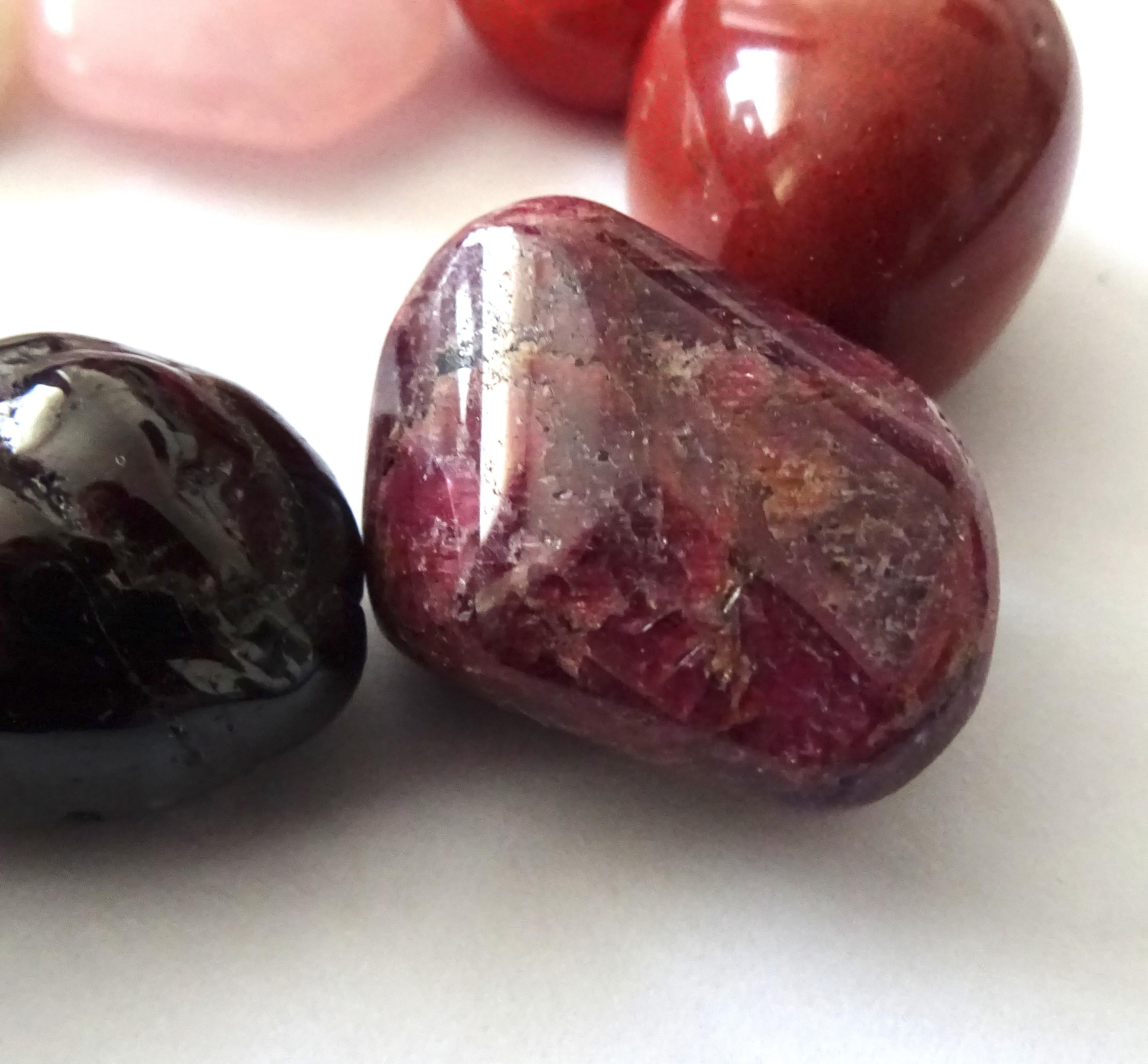 Liebessteine Set mit 9 Edelsteinen – Rosenquarz, Rubin, Granat & mehr | Elassteine