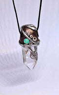 Bergkristallspitze mit Opalcabochon & Polymer Clay – Handgefertigter Anhänger