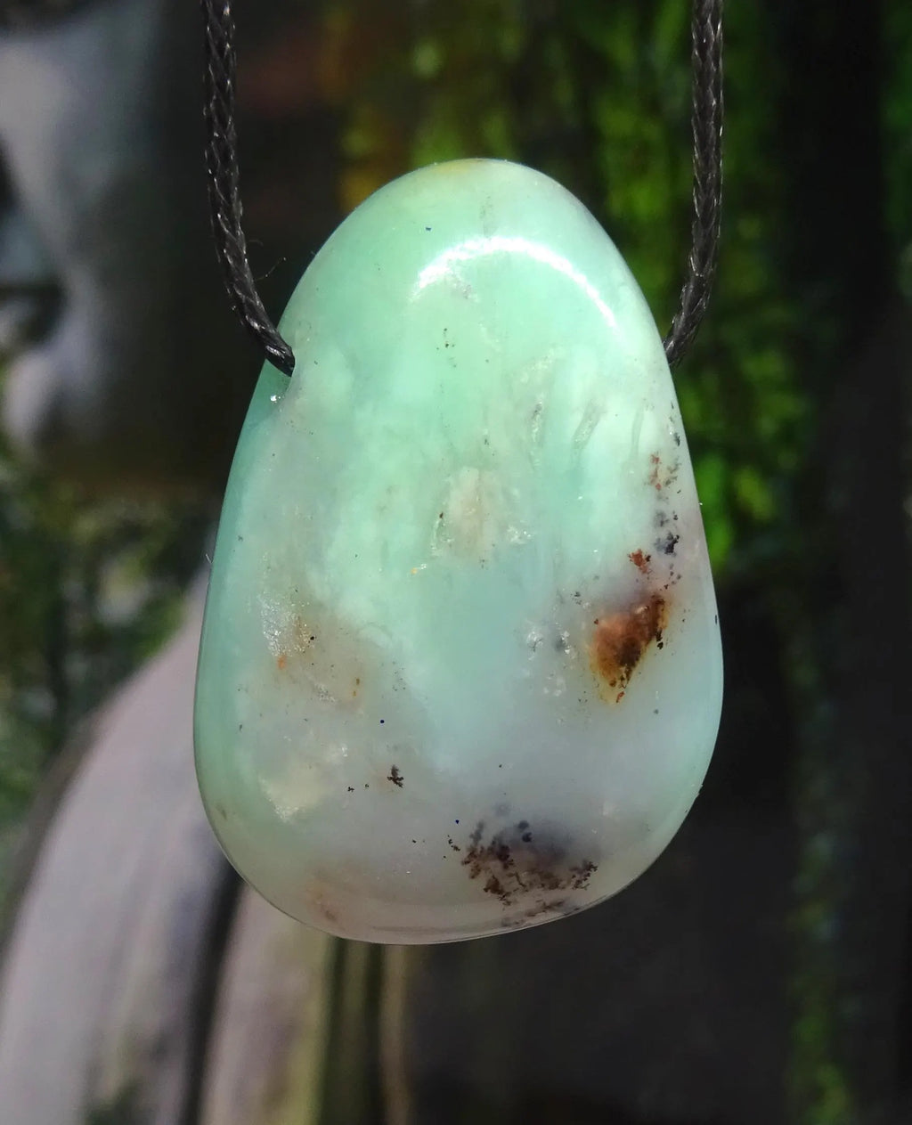 Chrysopras Anhänger mit schwarzem Band – Grüner Edelstein, 3 cm, Unikat