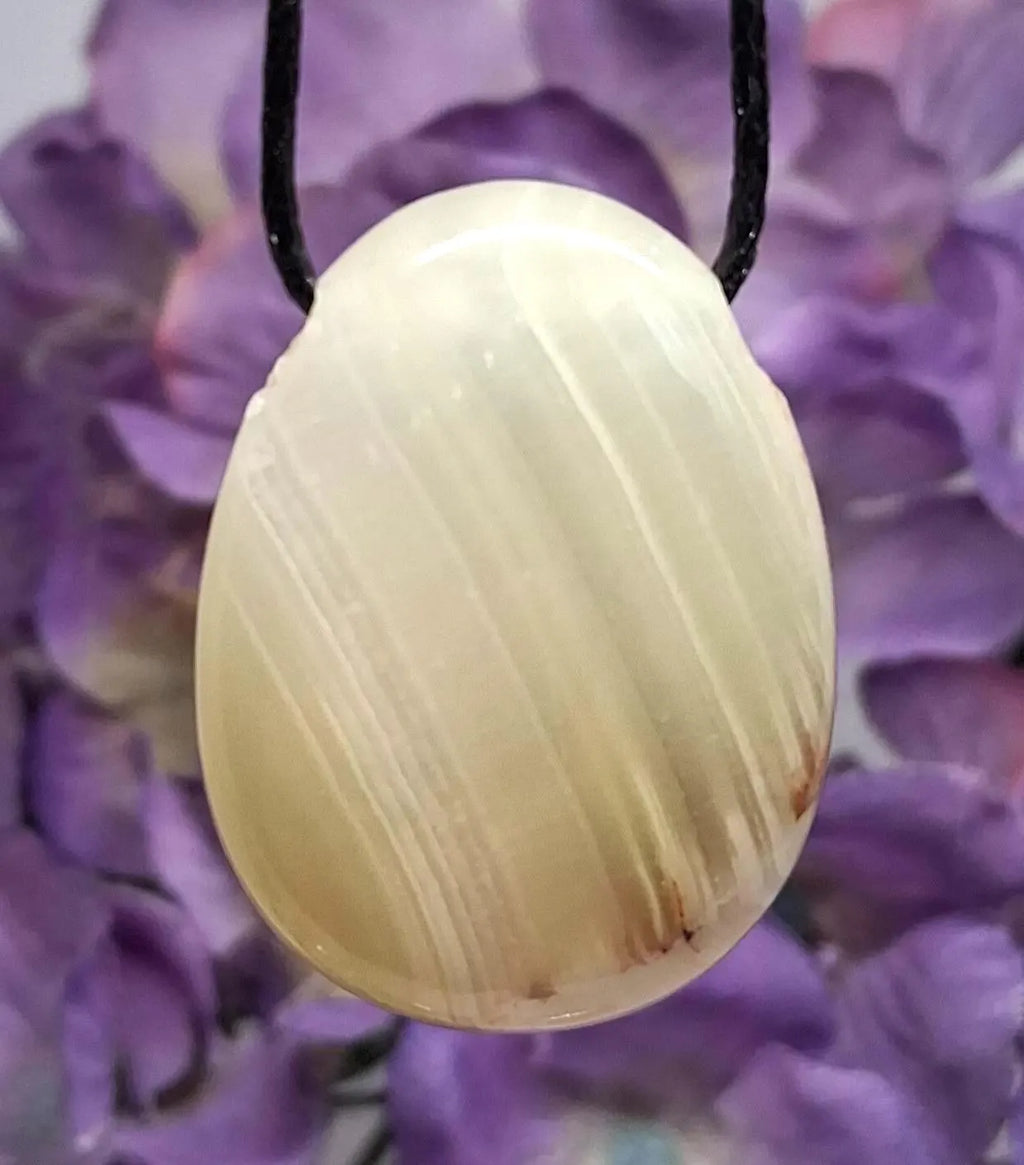Grüner Aragonit Edelsteinanhänger – Zartgrüner Naturstein Schmuck