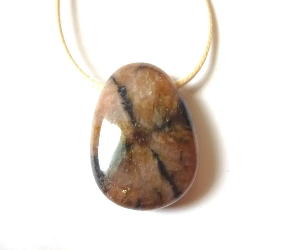 Chiastolith Anhänger | Kreuzstein | Tropfenform | 30 × 20 mm | Top Qualität