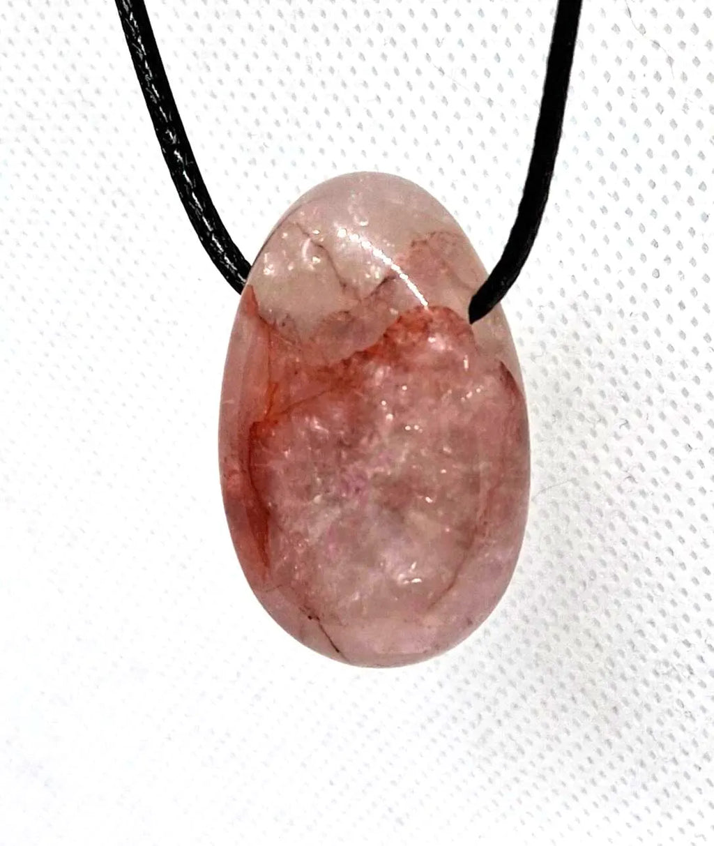 Red Healer Anhänger – Hämatitquarz / Eisenquarz | Lochstein am Band | 3×2 cm