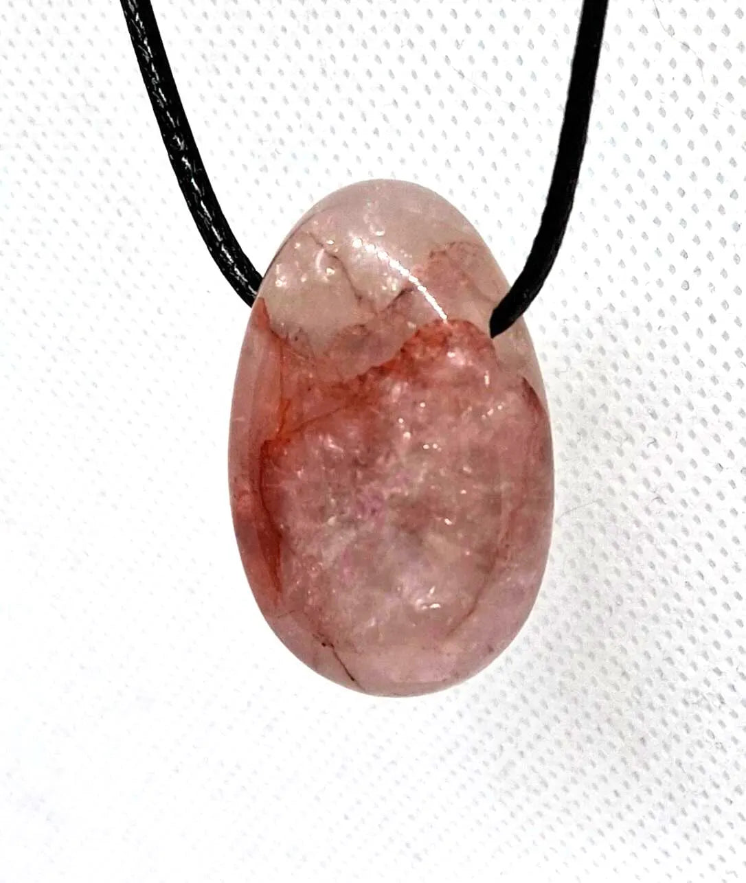 Red Healer Anhänger – Hämatitquarz / Eisenquarz | Lochstein am Band | 3×2 cm