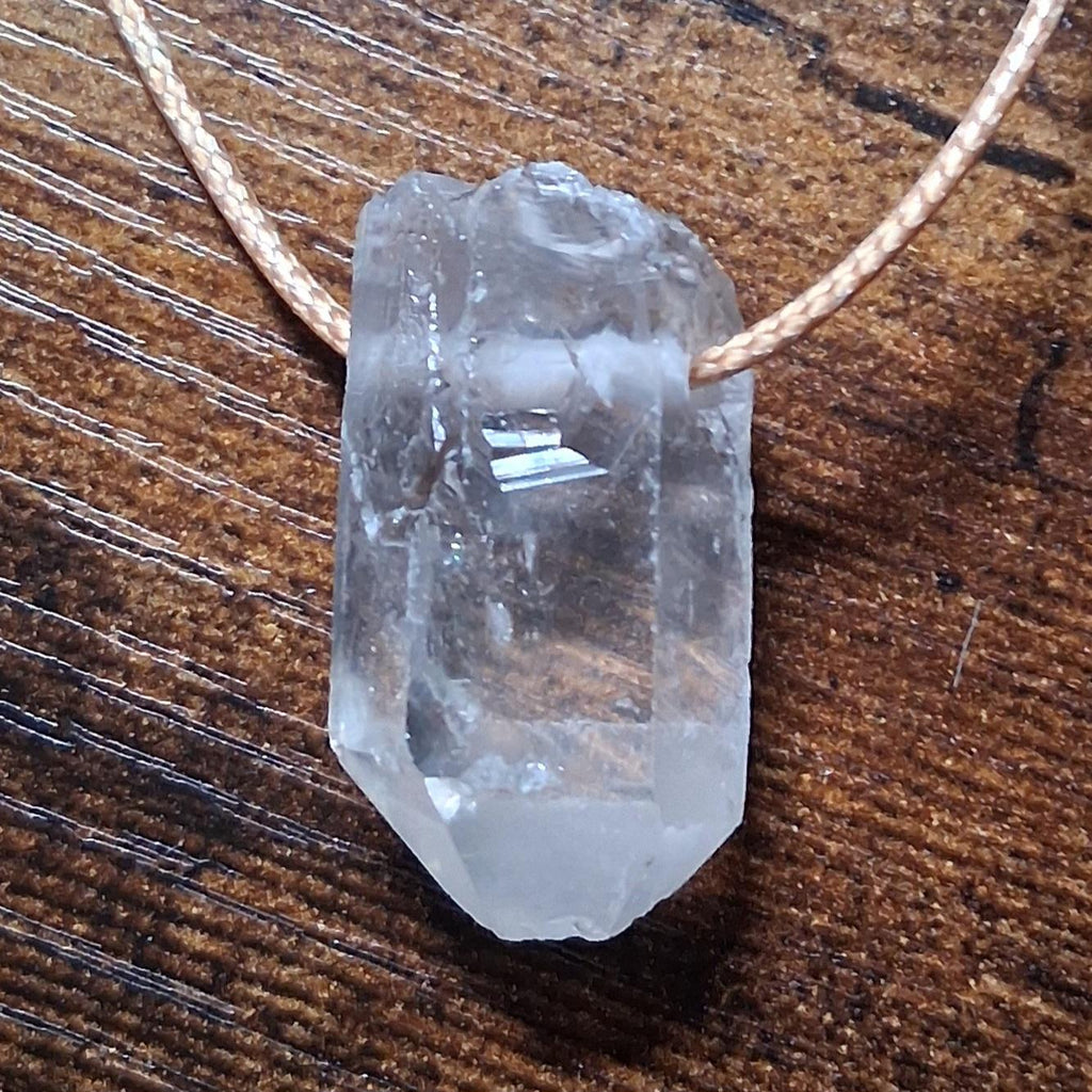Bergkristall Spitze Anhänger – Naturbelassener Quarz | Edelstein Schmuck