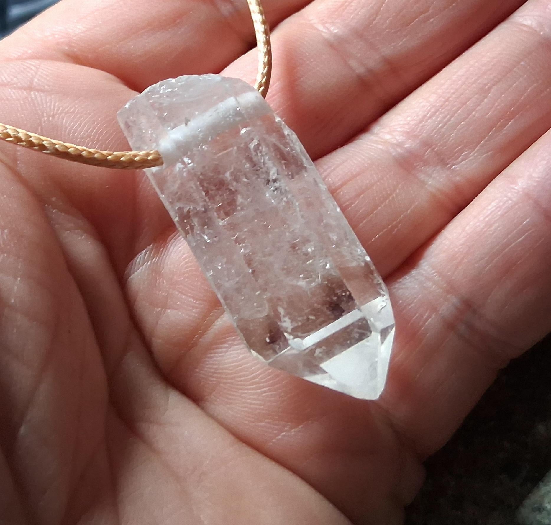 Bergkristall Spitze Anhänger – Naturbelassener Quarz | Edelstein Schmuck