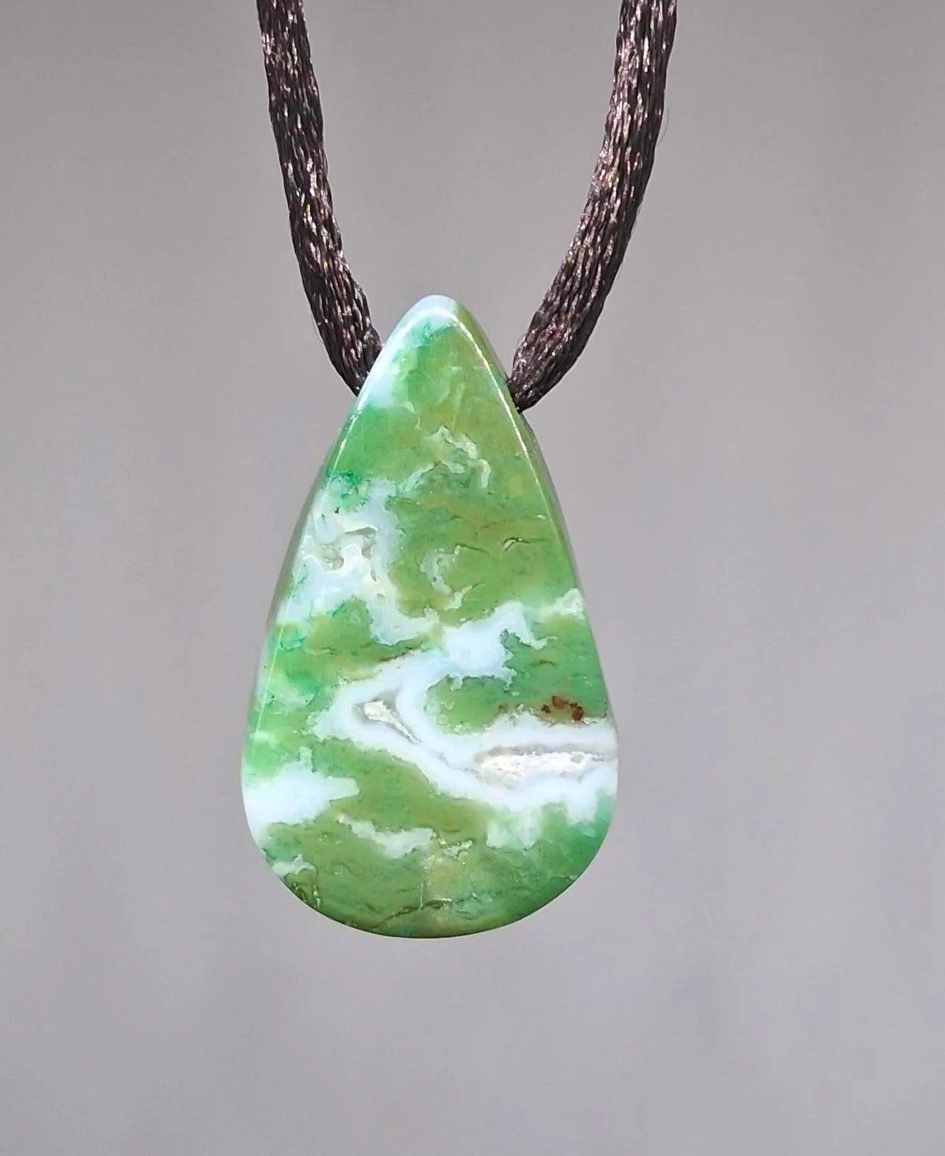 Gem Silica Anhänger mit Kette – AAA-Qualität | Edelstein Amulett 35×20 mm