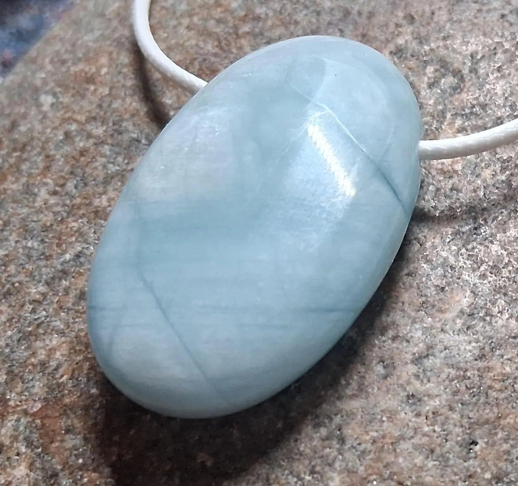 Aquamarin Anhänger | Beryll | Linsenstein | 40 × 25 mm | Stein des Friedens