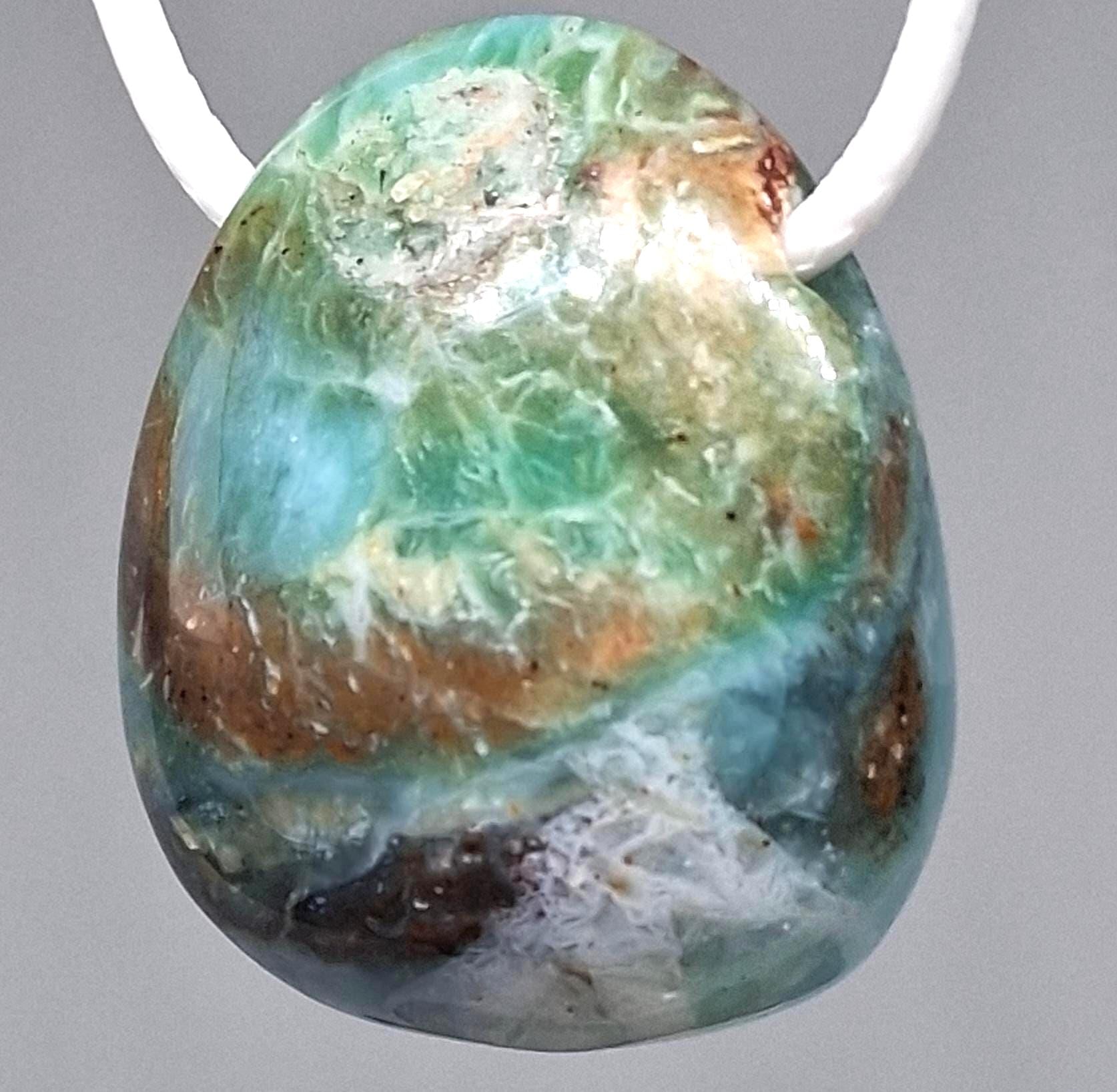 Chrysopal Anhänger aus Peru – Andenopal, Unikat mit Band