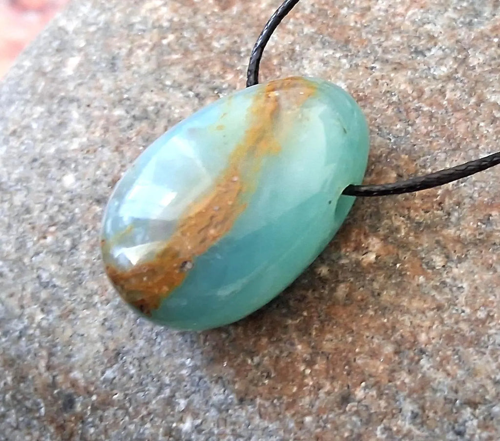 Chrysopal Anhänger – Andenopal aus Peru, Unikat Nr. 9 | inkl. 100 cm schwarzes Satinband