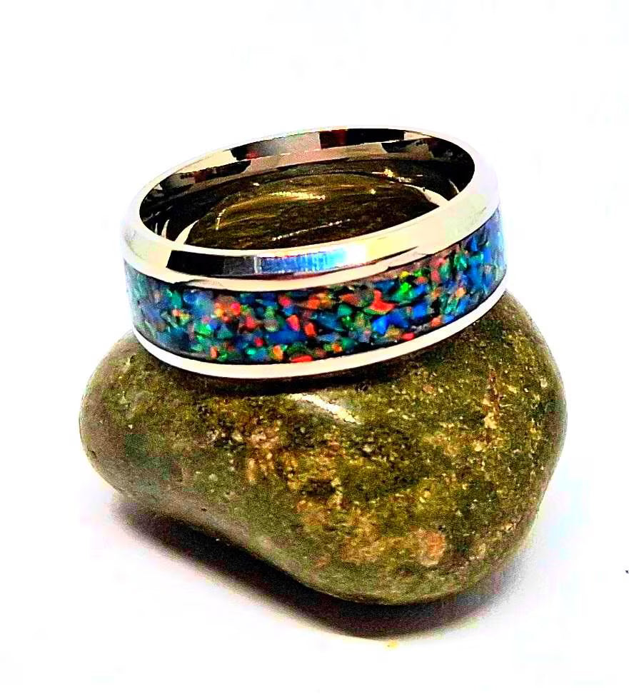 Edelstahlring mit Regenbogenopal – Bunt & Schillernd