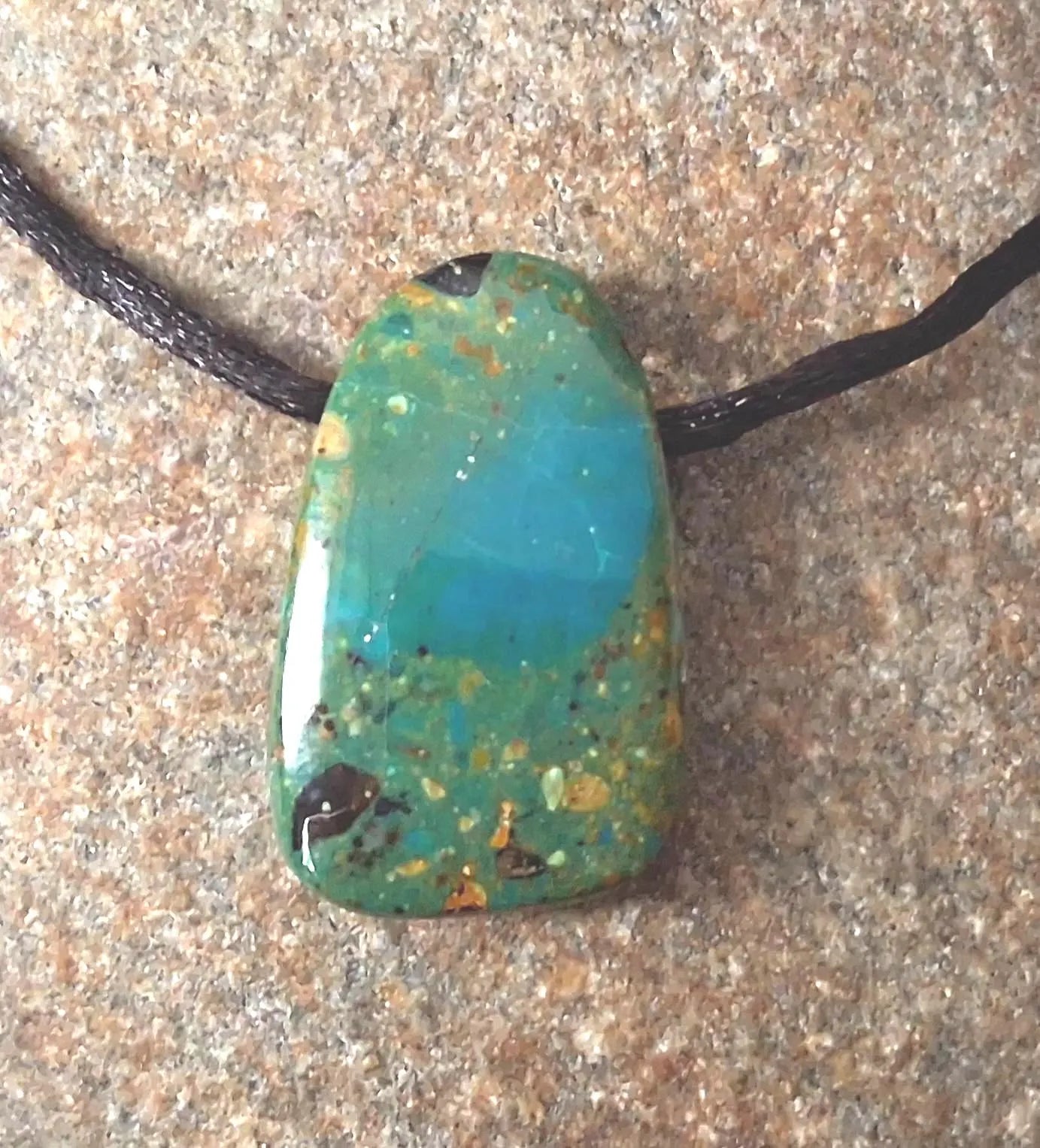 Atacama Opal Anhänger – chilenischer Blauopal, Lochstein, 35 × 21 mm