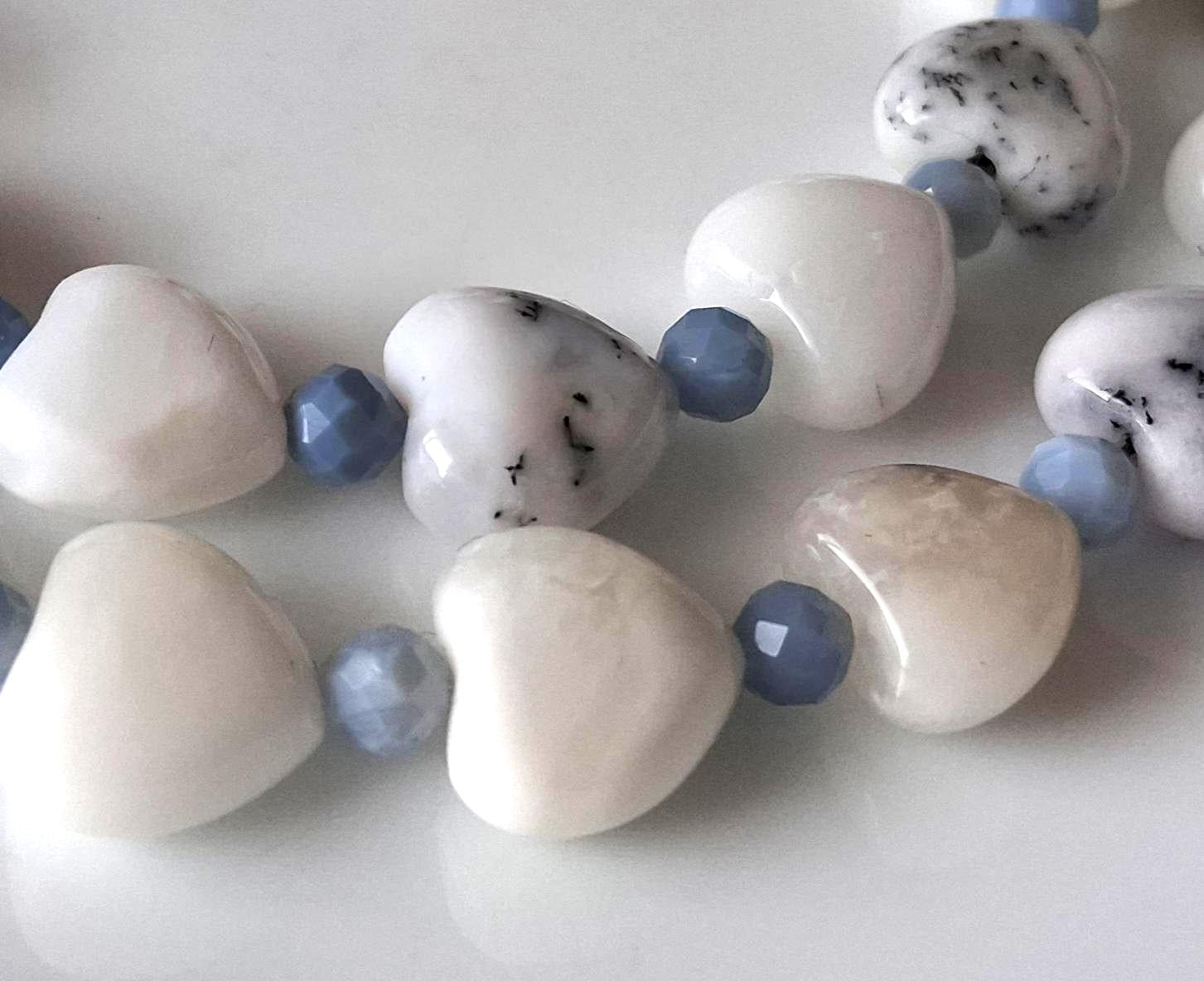 Opalkette mit Milchopal-Herzen & facettierten Owyhee Opalen