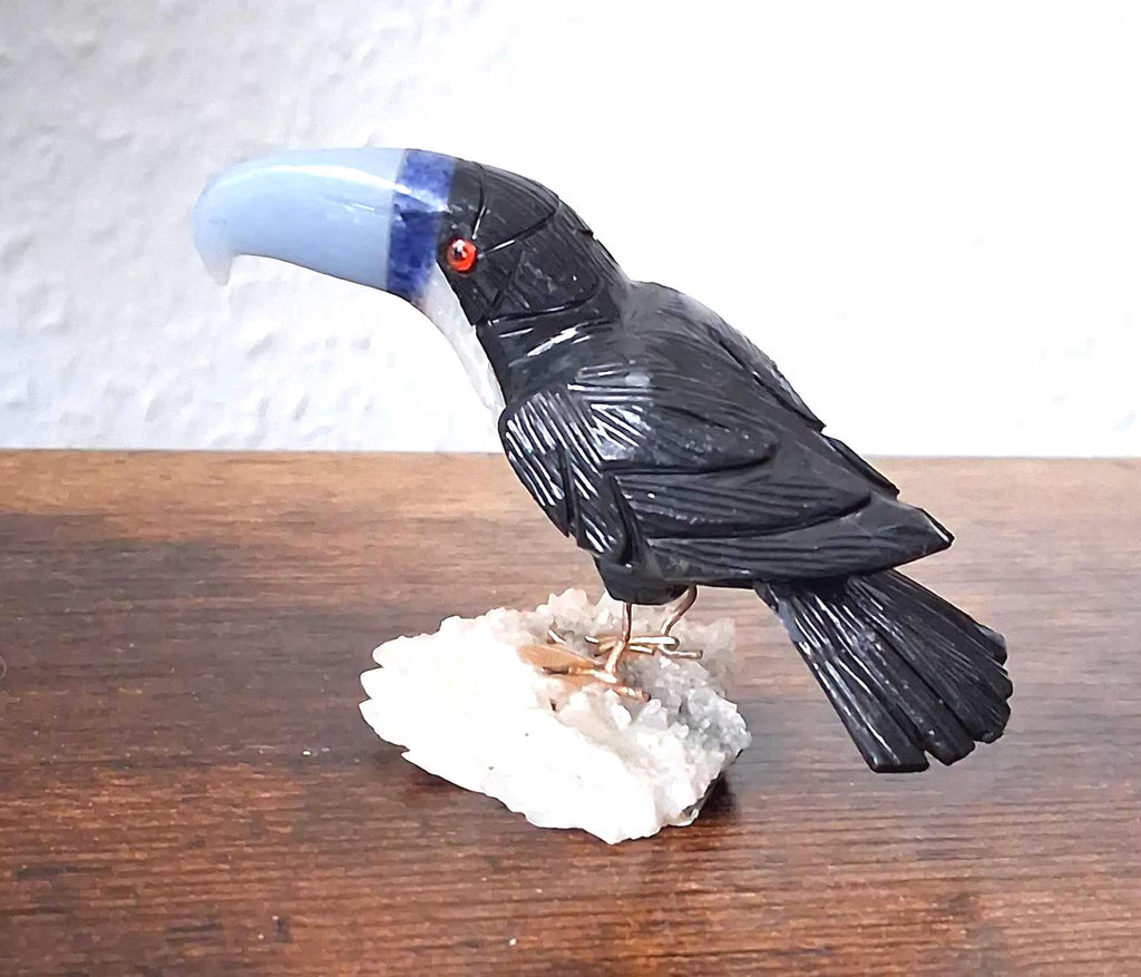 Tukan Edelsteinskulptur – Handgeschnitzt aus Onyx & Calcit | Brasilien