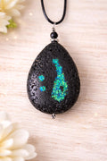 Lava Anhänger mit Opalsynthese – Vulkanstein Schmuck, 40×25 mm