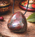 Zarinit Anhänger – Extrem seltenes Kupfermineral aus Russland, 22 × 25 mm | Elassteine