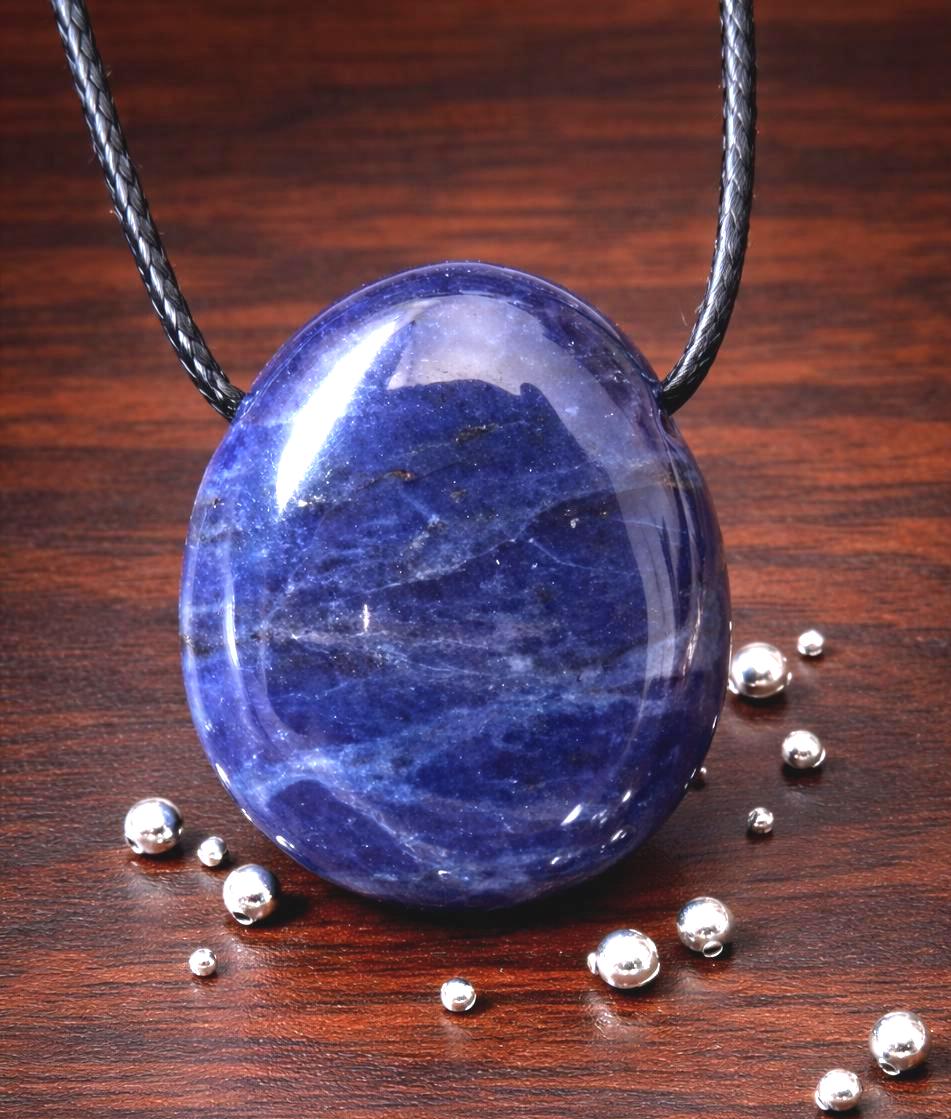 Sodalith Anhänger – Blauer Lochstein mit Fädelloch | Naturstein Schmuck