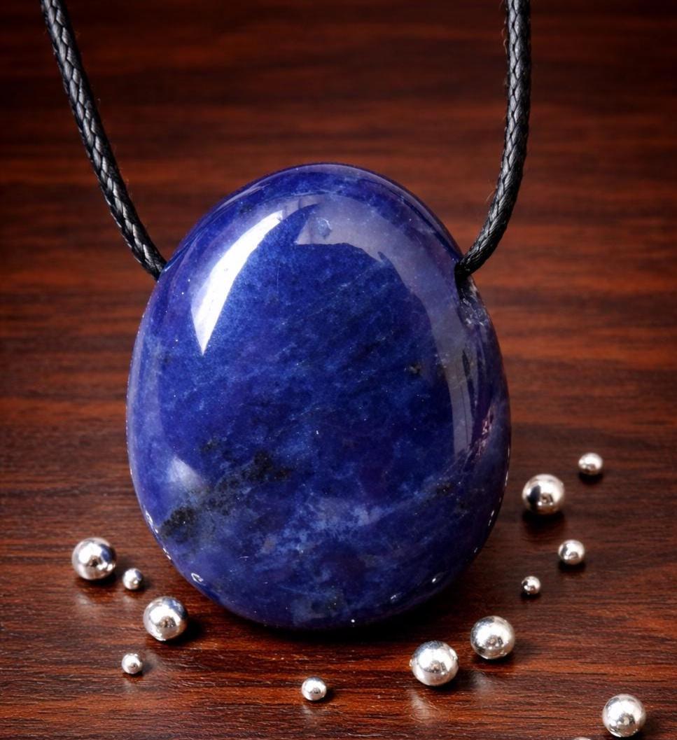 Sodalith Anhänger – Blauer Lochstein mit Fädelloch | Naturstein Schmuck