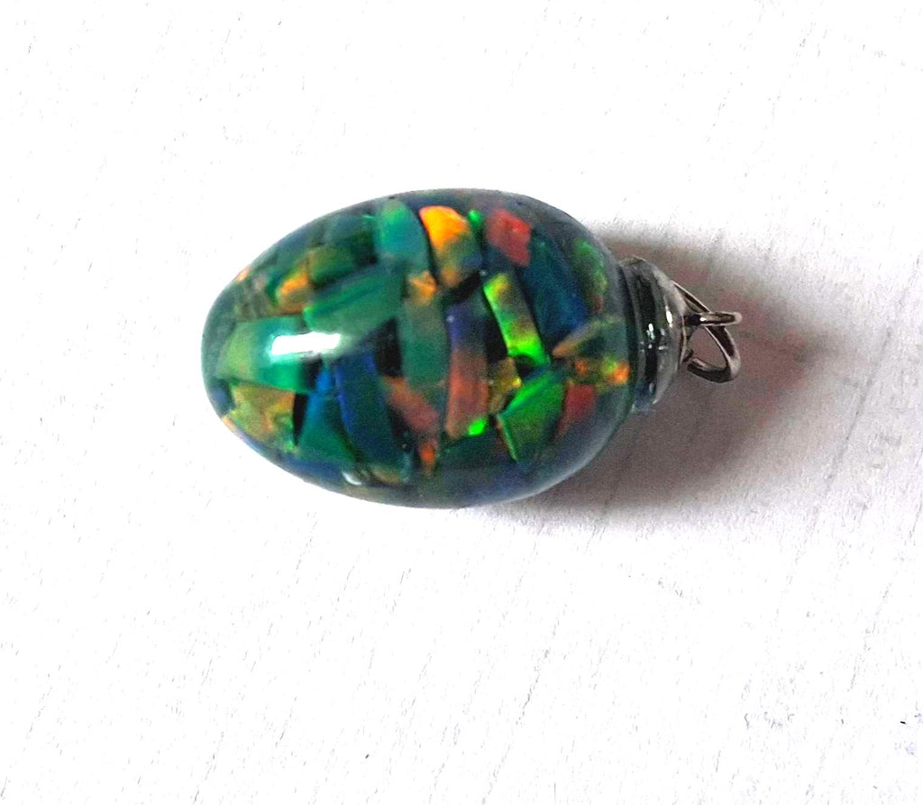 Synthetischer Opal Anhänger – Schimmerndes Farbspiel in Blau, Grün & Orange, 2,5 × 1,5 cm