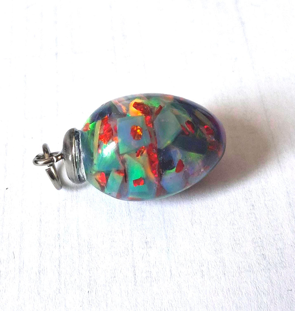 Synthetischer Opal Anhänger – Lebendiges Farbspiel, UV-beständig, 2,5 × 1,5 cm