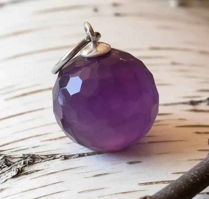 Amethyst Anhänger facettiert – 925 Silberschlaufe, Edelsteinkugel ca. 14 mm | Elassteine