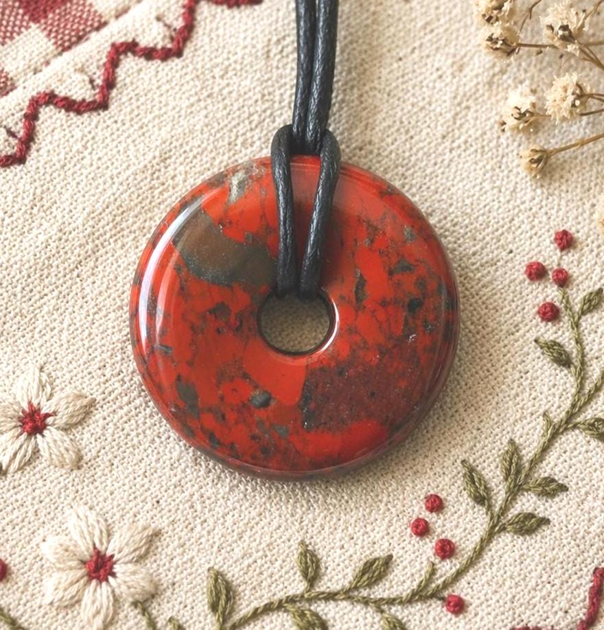 Jaspis Brekzie Donut Anhänger – Edelstein Pi-Scheibe, 30 mm | Elassteine