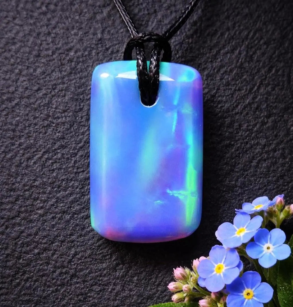 Aurora Opal Anhänger – synthetisch, Farbwechsel blau-grün-violett, 30 × 17 mm
