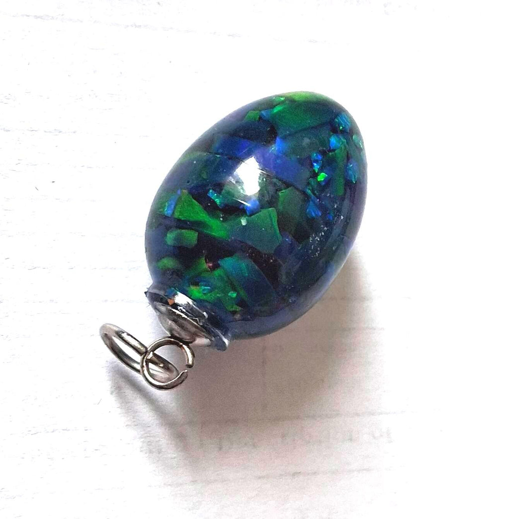 Synthetischer Opal Anhänger Blau-Grün – Farbspiel Edelstein, UV-beständig, 2,5 × 1,5 cm