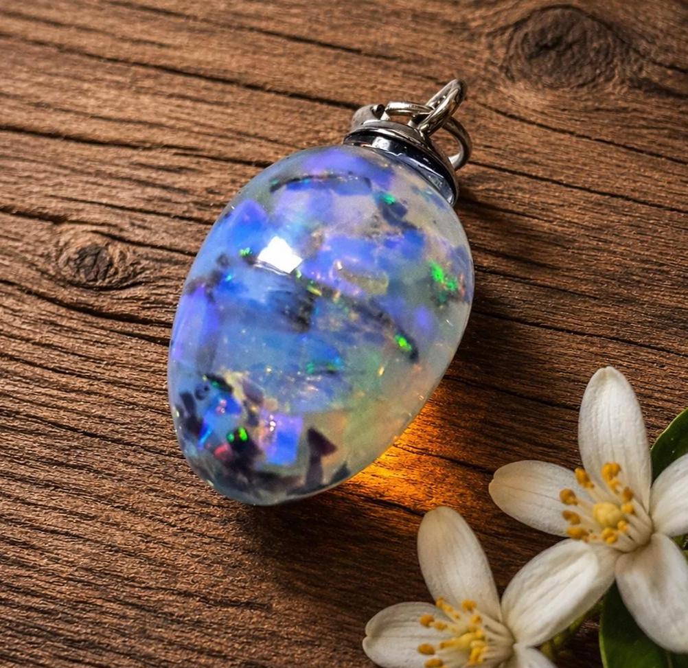 Synthetischer Opal Anhänger Blau-Grün-Orange – Farbspiel Edelstein, 2,5 × 1,5 cm