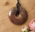 Andenopal Donut Anhänger – Edelsteinscheibe aus Peru | Ø40 mm