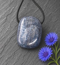 Saphir Anhänger – Echter blauer Edelstein | 25×20 mm