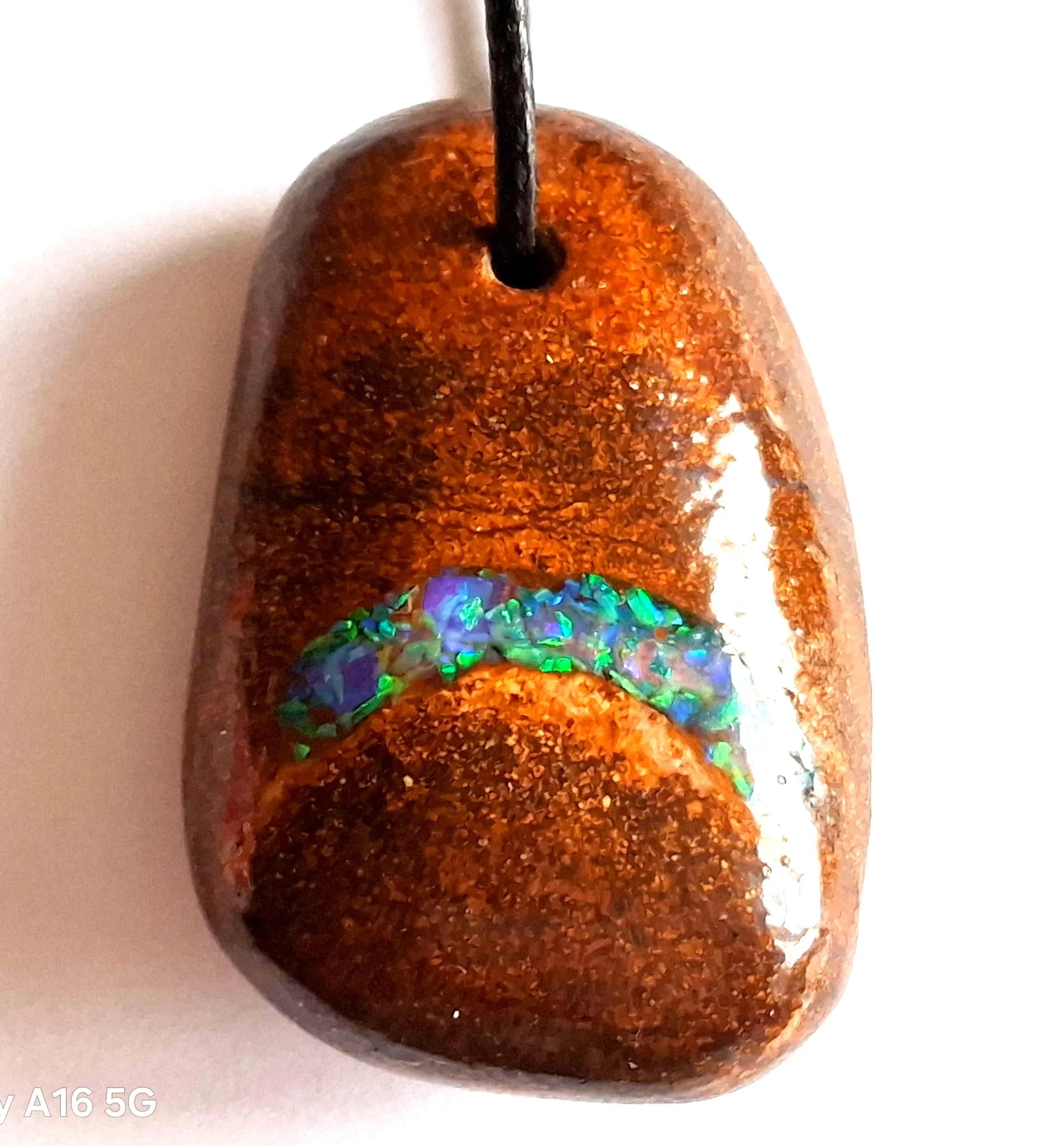 Boulder Matrix Opal Anhänger – Amulettstein Glücksbringer, Australien, Unikat