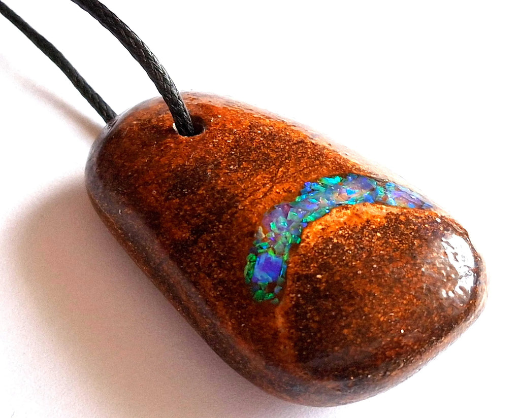 Boulder Matrix Opal Anhänger – Amulettstein Glücksbringer, Australien, Unikat